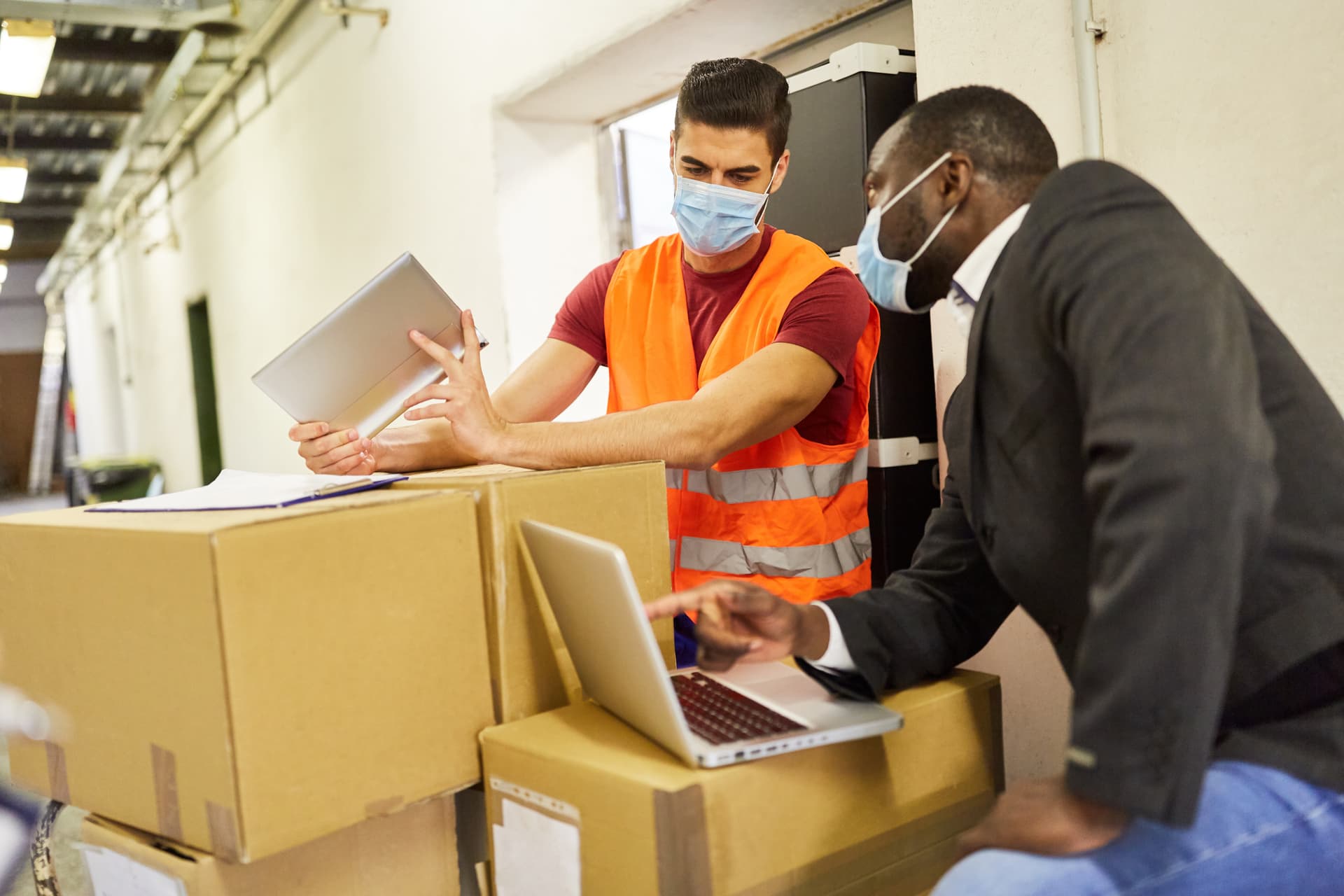 Infrastruktur IT
Perusahaan Logistik
